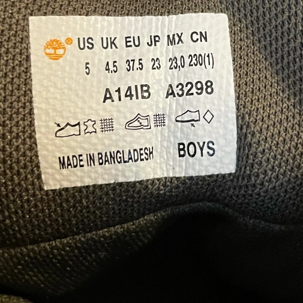 Timberland waterproof hiking boots boys size 5